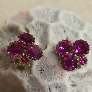 Weiss Clip On Earrings Vintage Signed